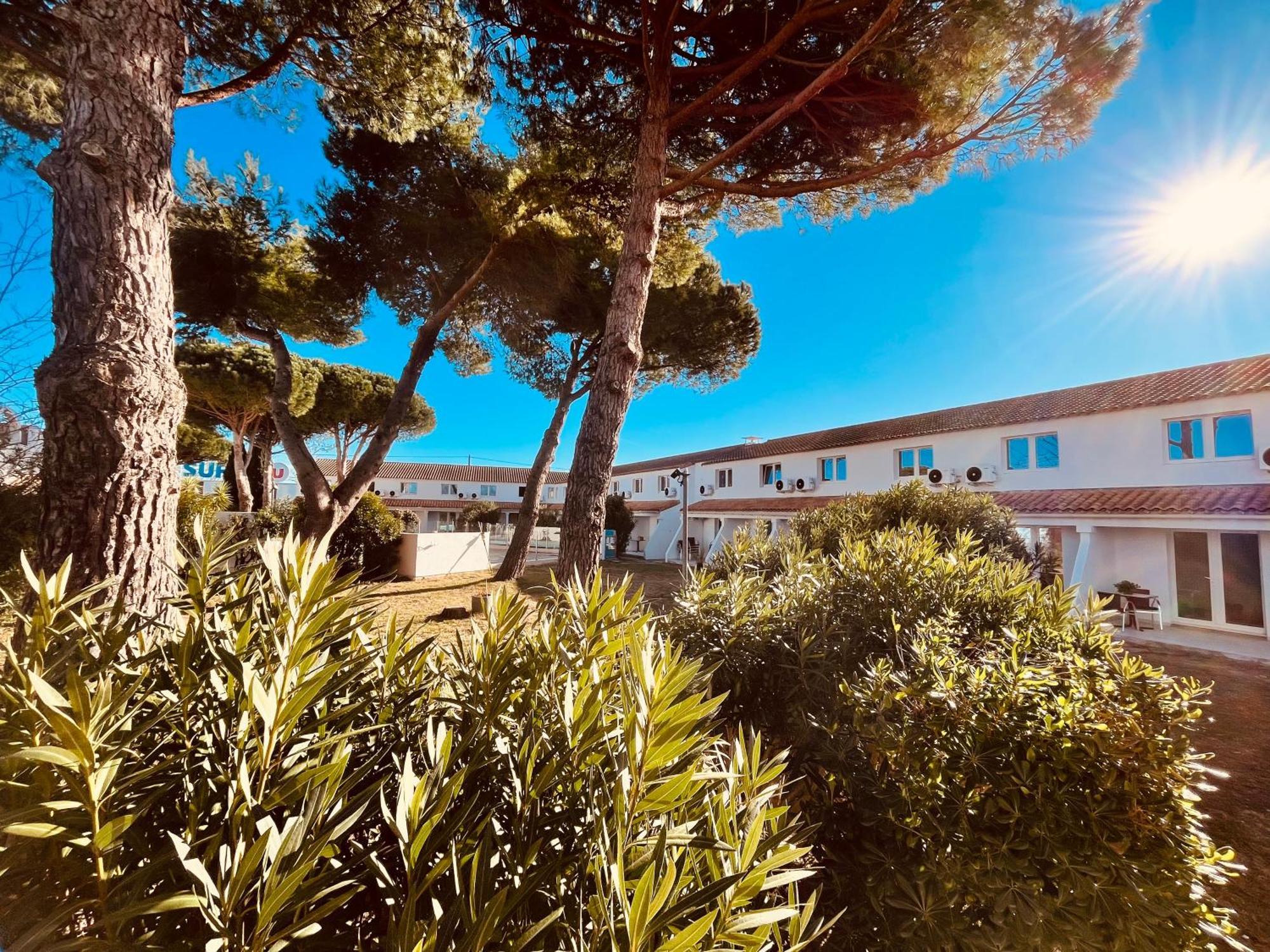 Artemia Aigues-Mortes - Hotel Avec Piscine Exterior foto