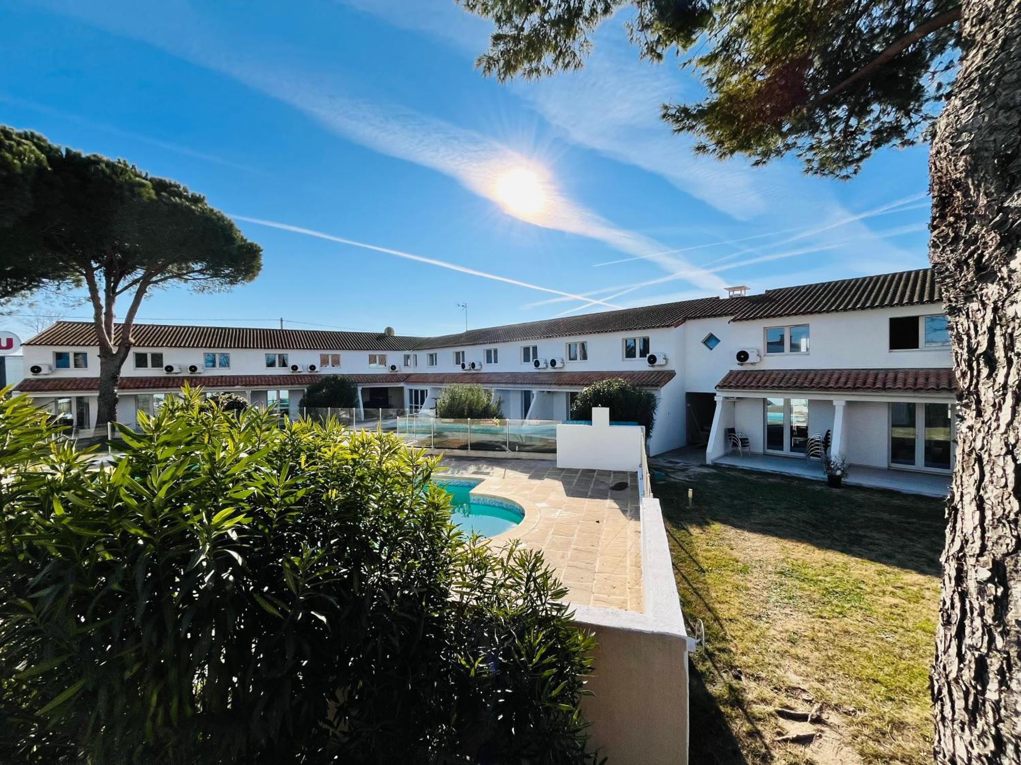 Artemia Aigues-Mortes - Hotel Avec Piscine Exterior foto
