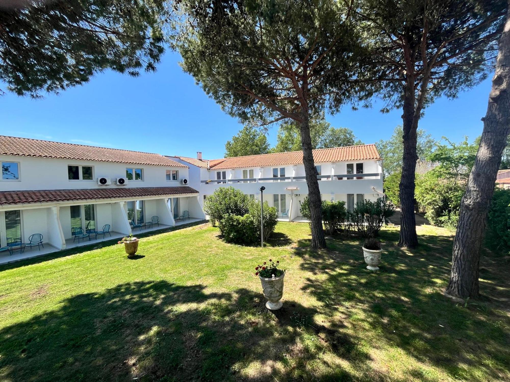 Artemia Aigues-Mortes - Hotel Avec Piscine Exterior foto