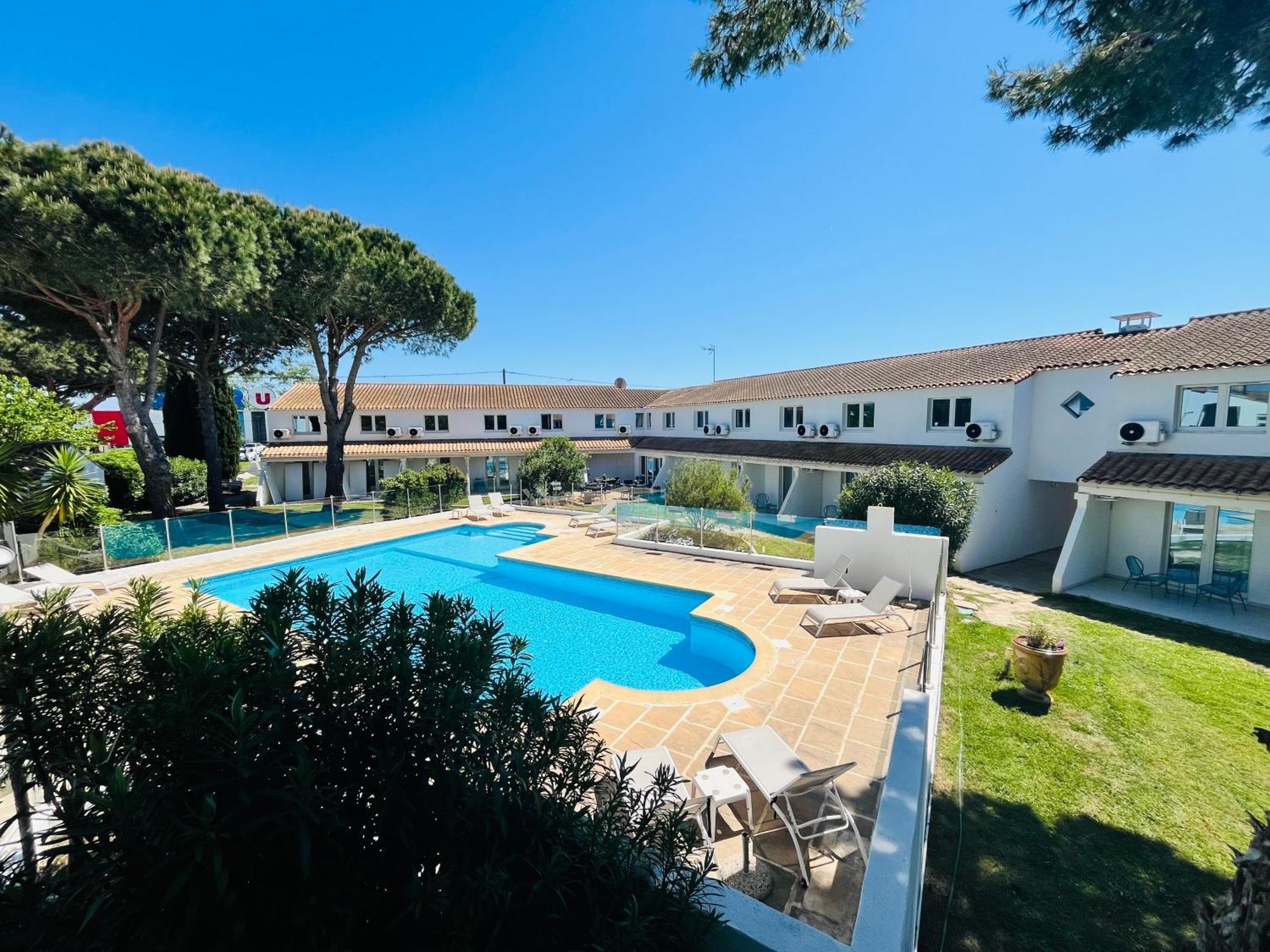 Artemia Aigues-Mortes - Hotel Avec Piscine Exterior foto